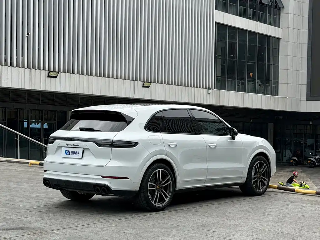 Porsche Cayenne — фото 5