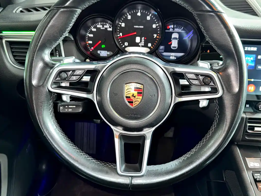 Porsche Macan — фото 22