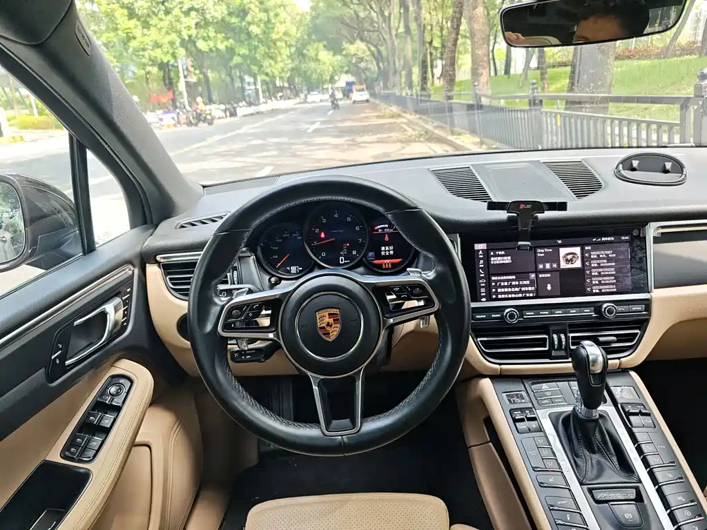 Porsche Macan — фото 10