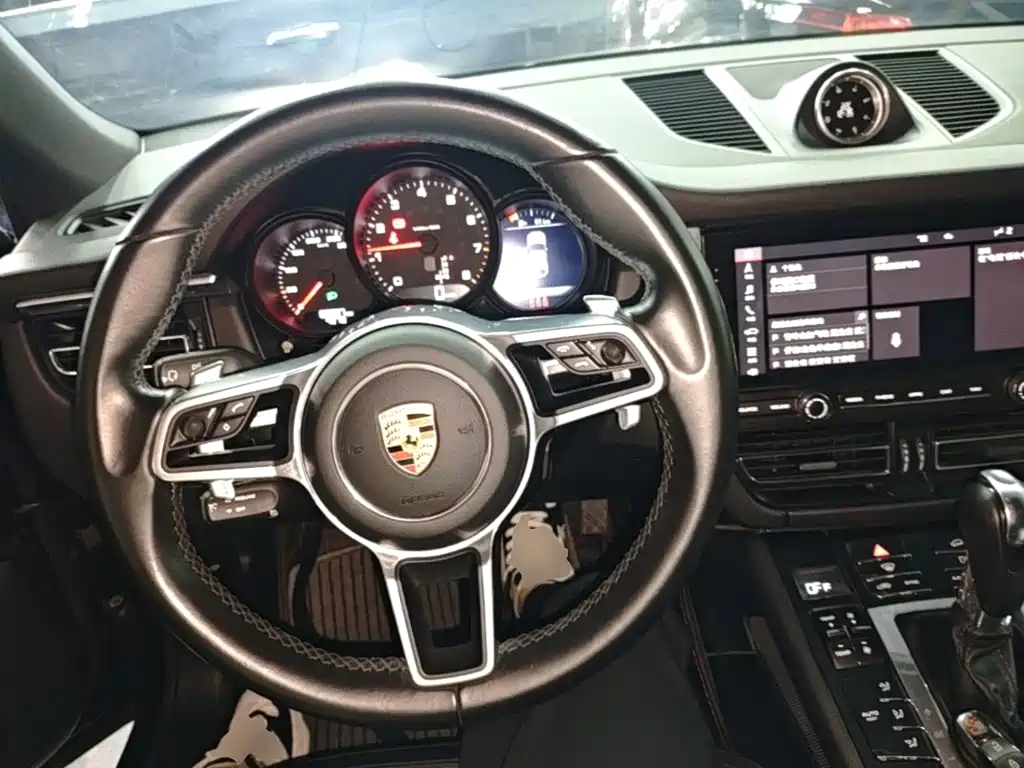 Porsche Macan — фото 11