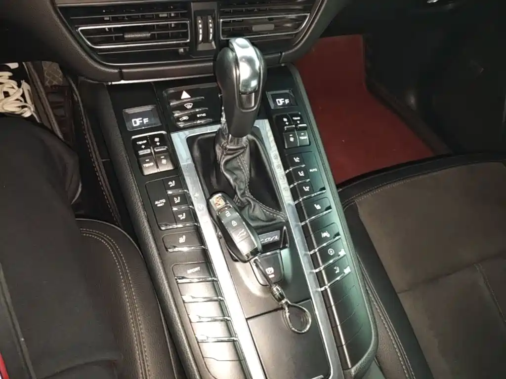 Porsche Macan — фото 14