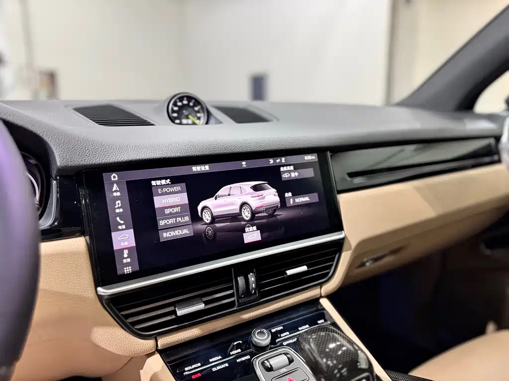 Porsche Cayenne Hybrid — фото 10