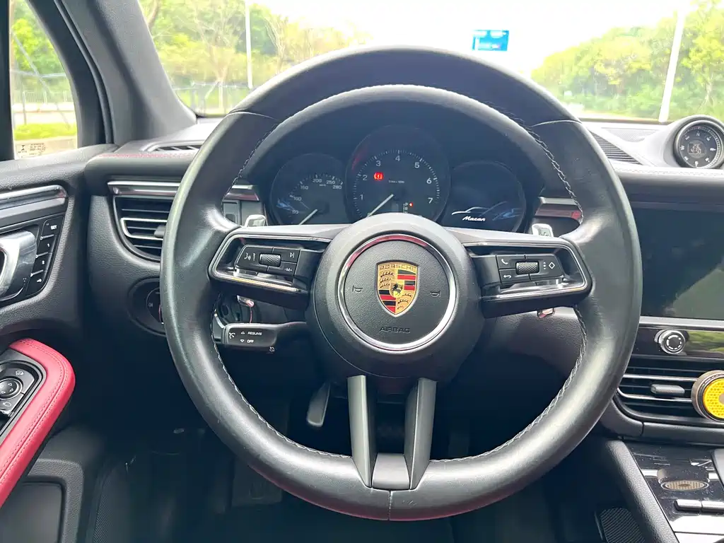 Porsche Macan — фото 9