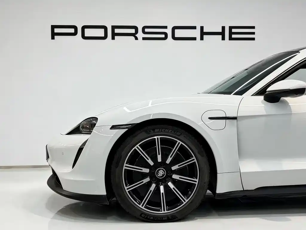 Porsche Taycan — фото 4