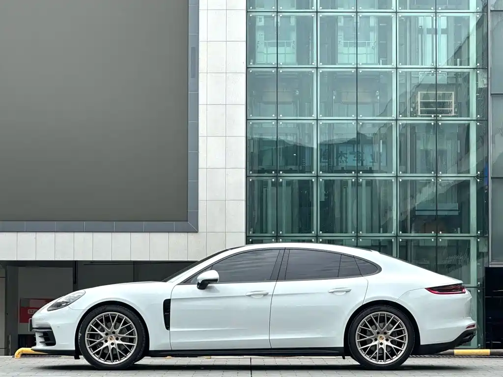 Porsche Panamera — фото 13