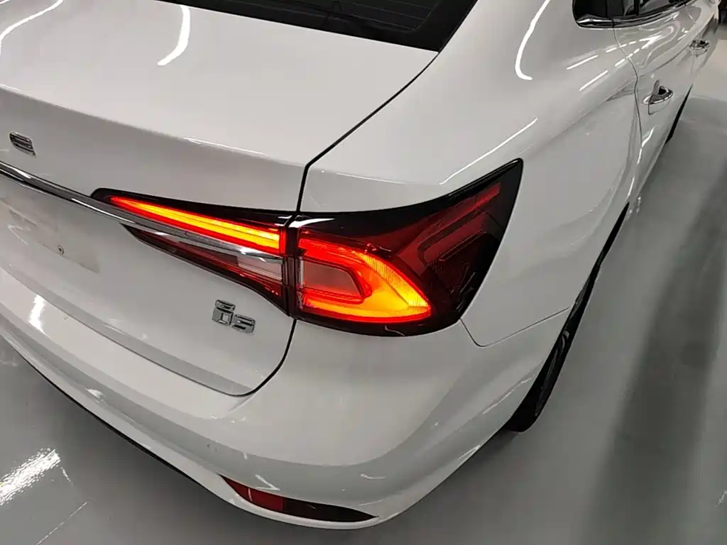 Roewe i5 — фото 8