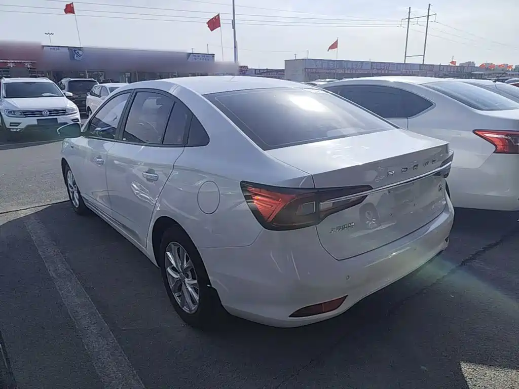 Roewe i5 — фото 5
