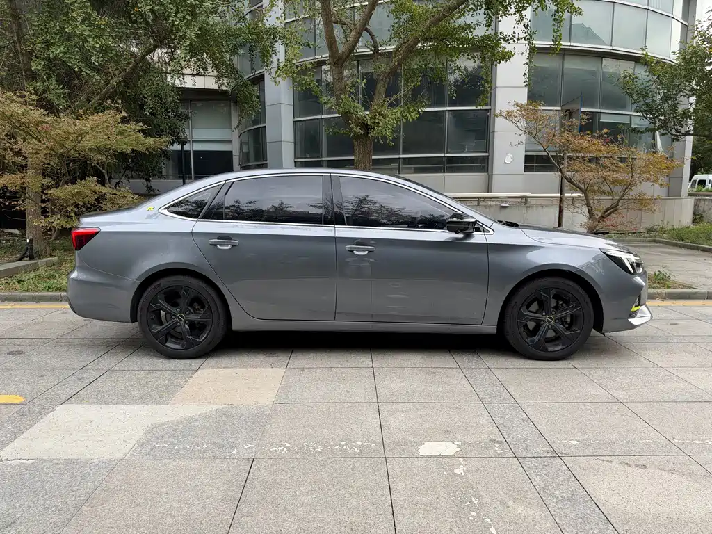 Roewe i6 MAX — фото 10