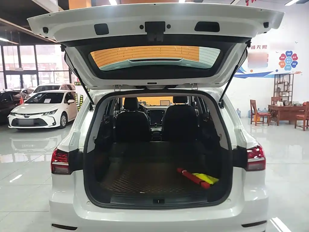 Roewe RX5 — фото 19