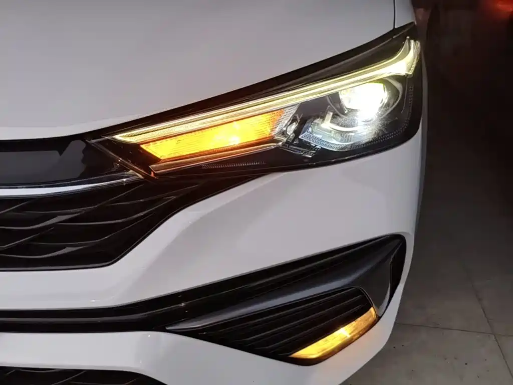 Roewe i5 — фото 24