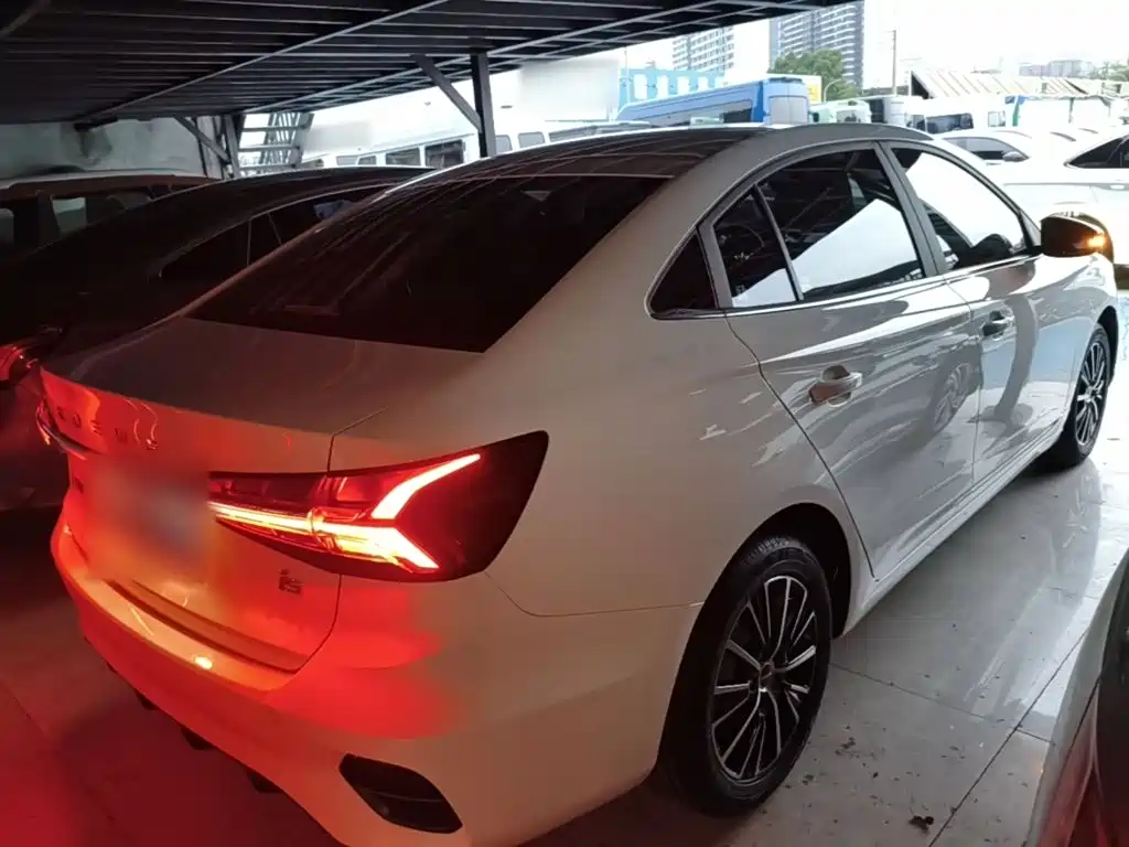 Roewe i5 — фото 7