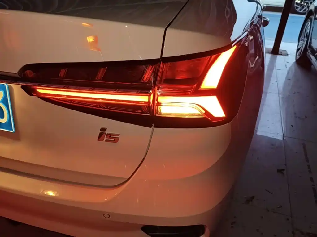Roewe i5 — фото 8