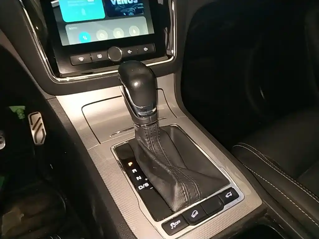 Roewe RX5 — фото 14