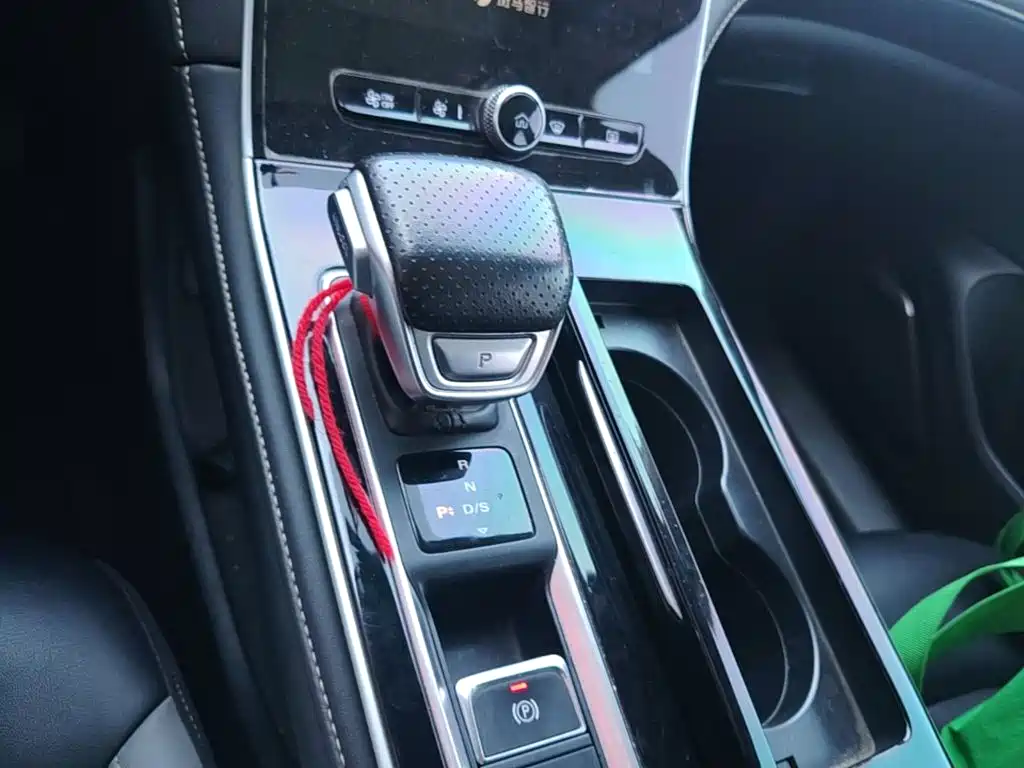 Roewe i6 MAX — фото 19