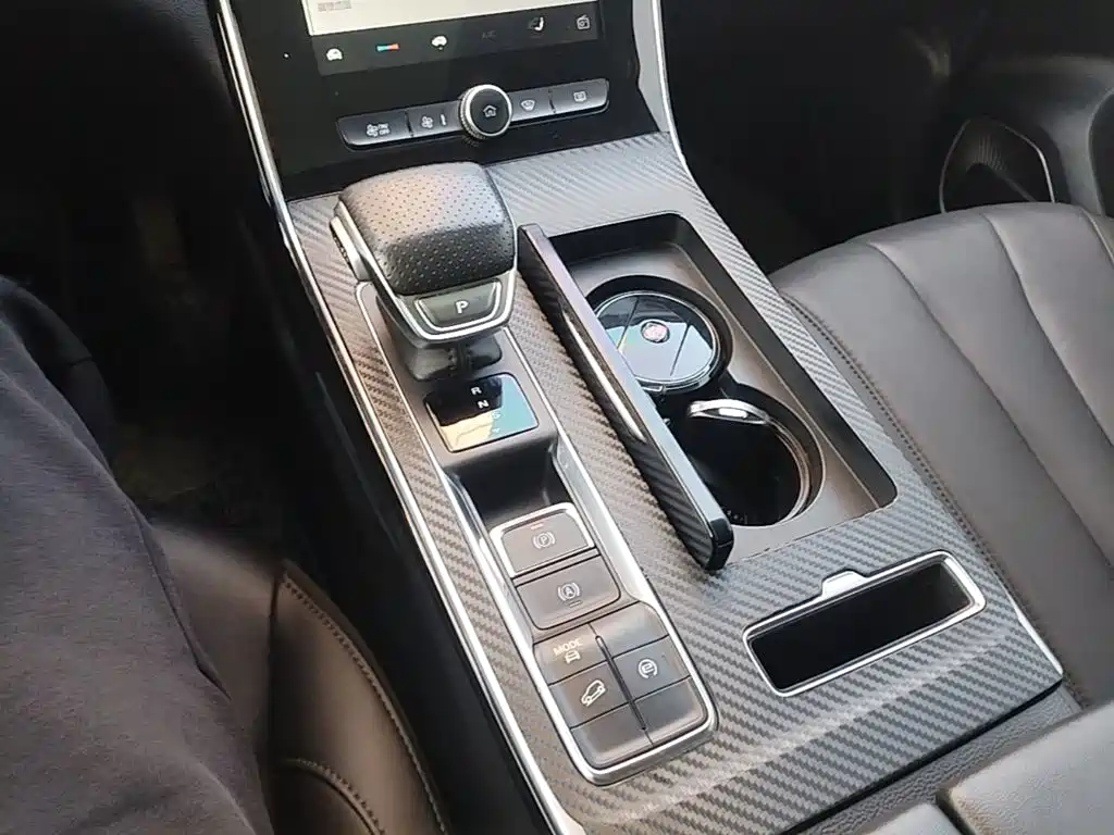 Roewe RX5 MAX — фото 14