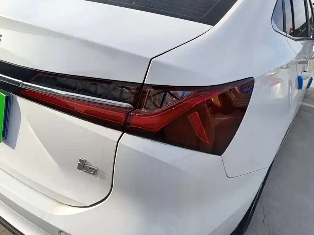 Roewe i5 — фото 8