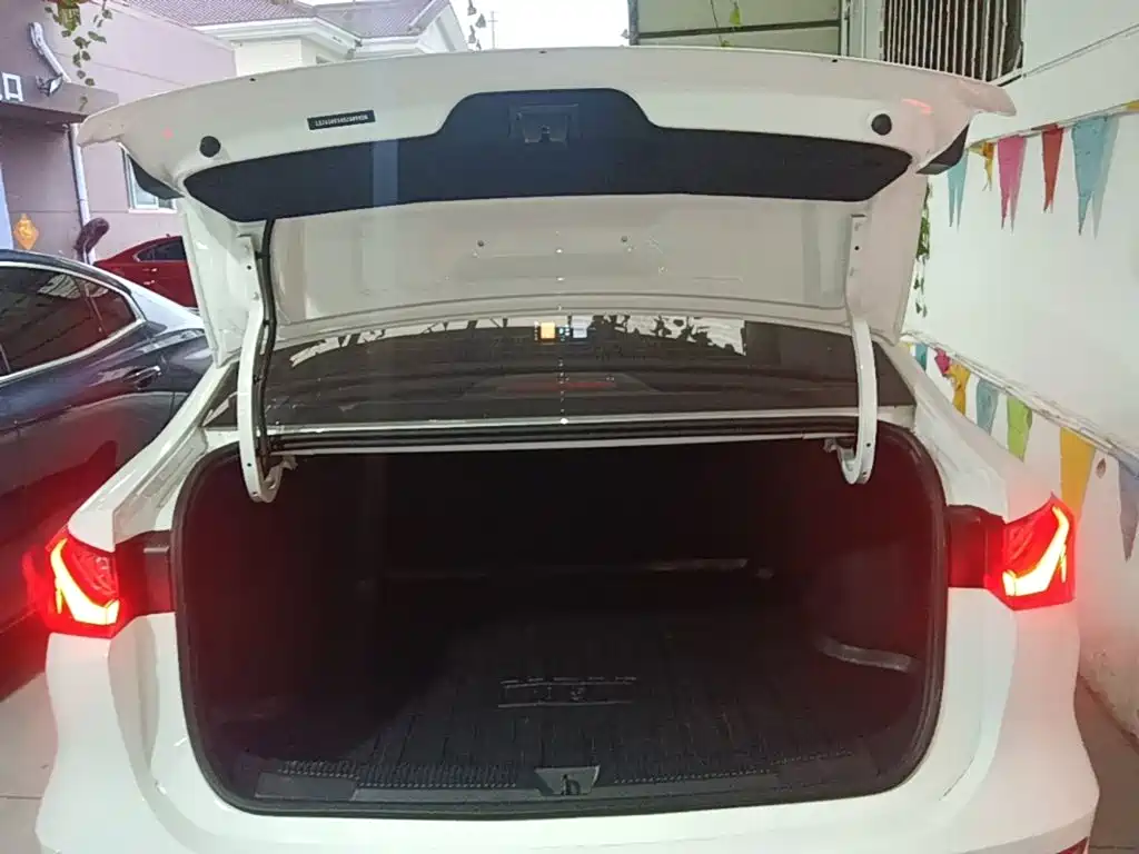 Roewe i5 — фото 19
