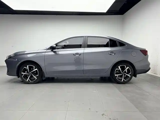 Roewe i5 — фото 8