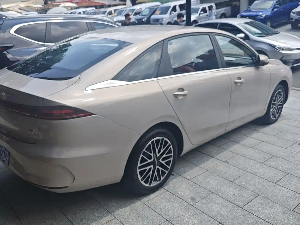Roewe i6 — фото 6