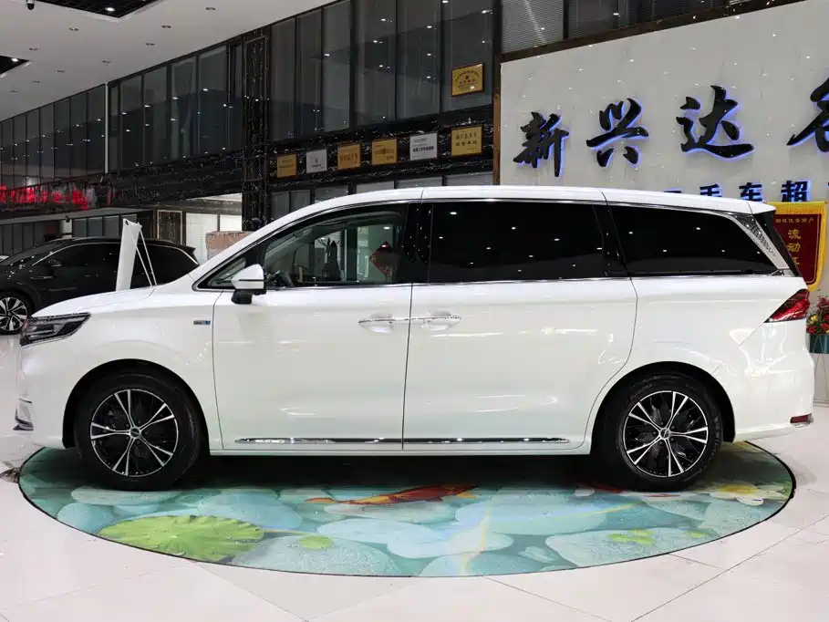 Roewe iMAX8 — фото 3
