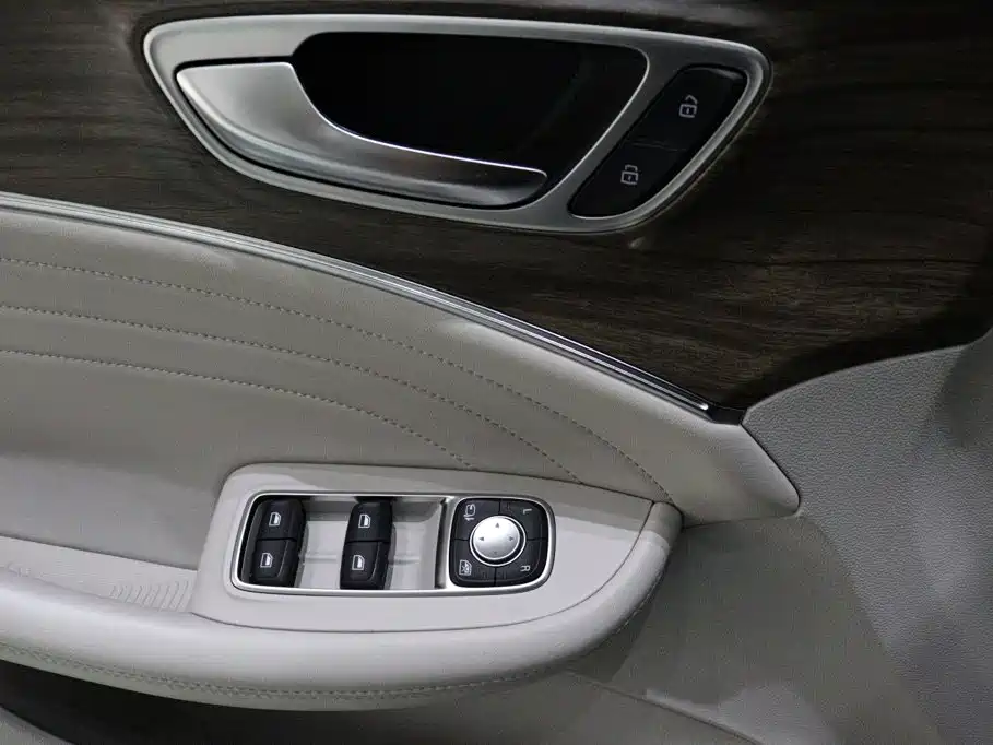 Roewe iMAX8 — фото 23