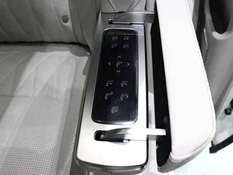 Roewe iMAX8 — фото 9