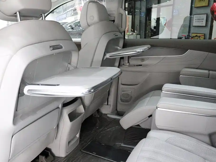 Roewe iMAX8 — фото 10
