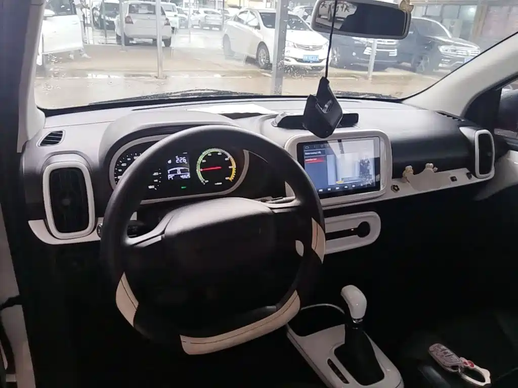 Roewe Clever — фото 6