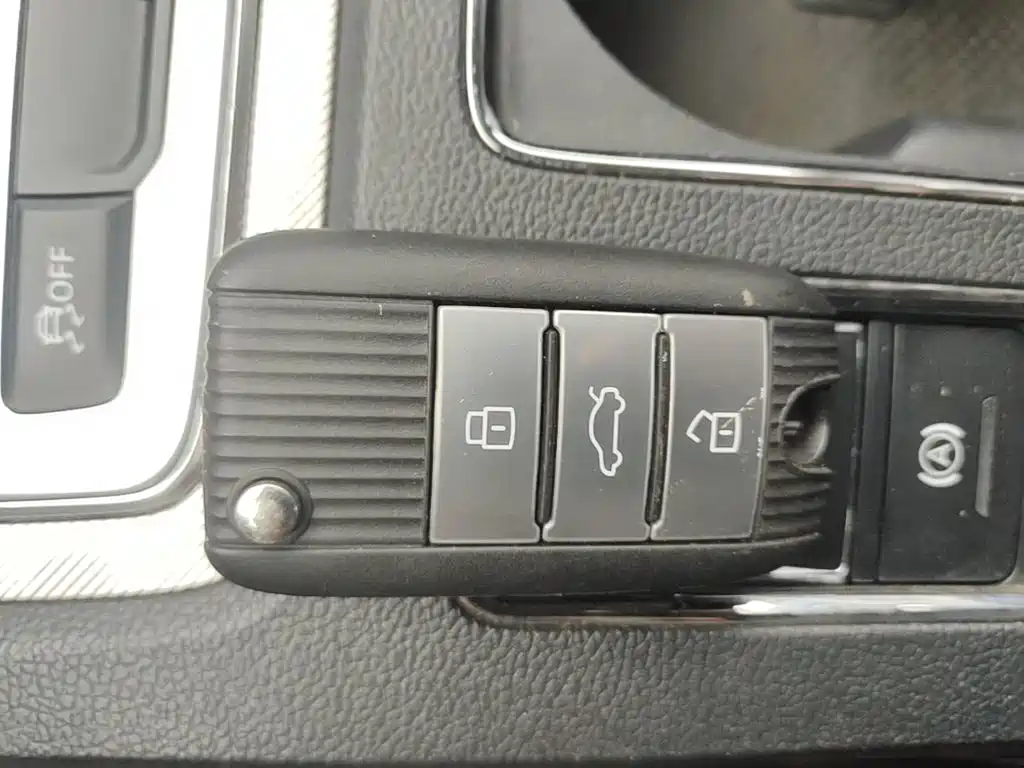 Roewe i6 New Energy — фото 9