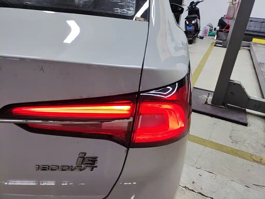 Roewe i5 — фото 8