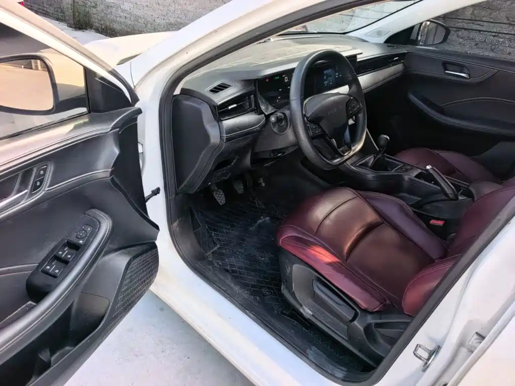 Roewe i5 — фото 16