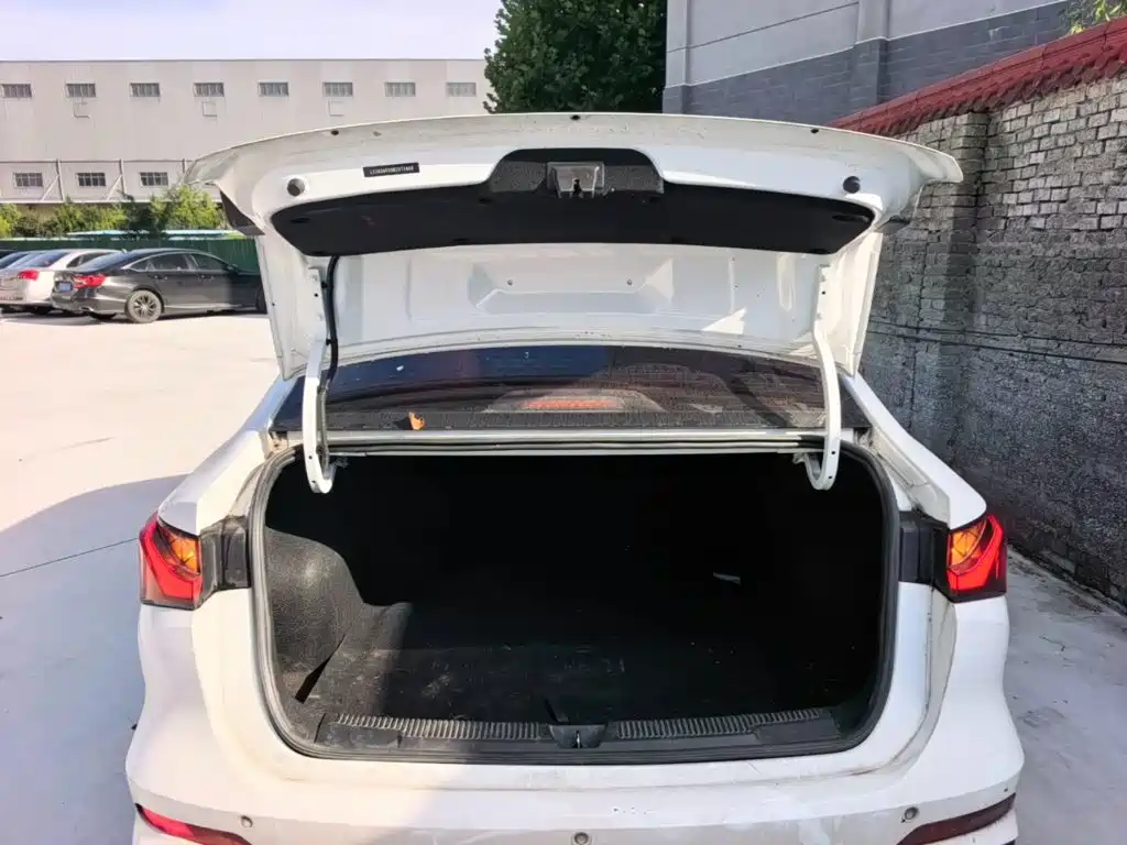 Roewe i5 — фото 19
