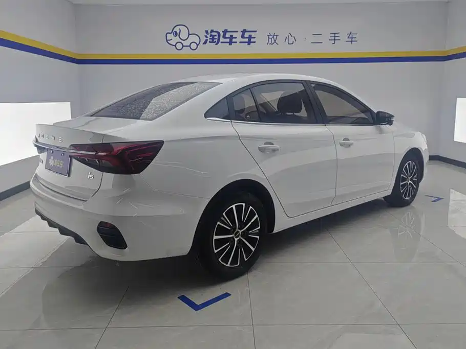 Roewe i5 — фото 3