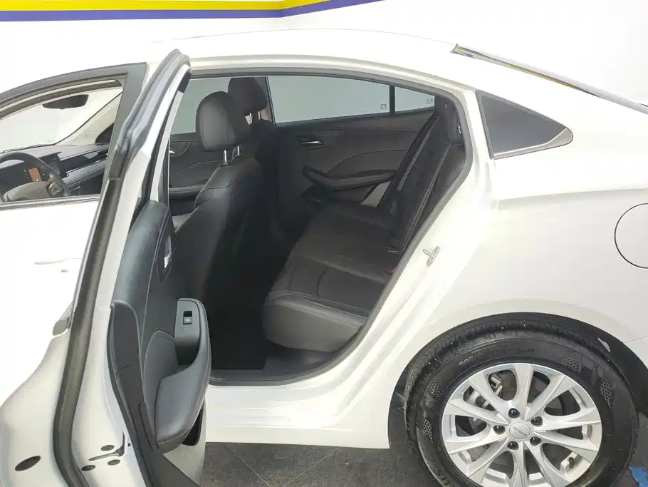 Roewe i5 — фото 11