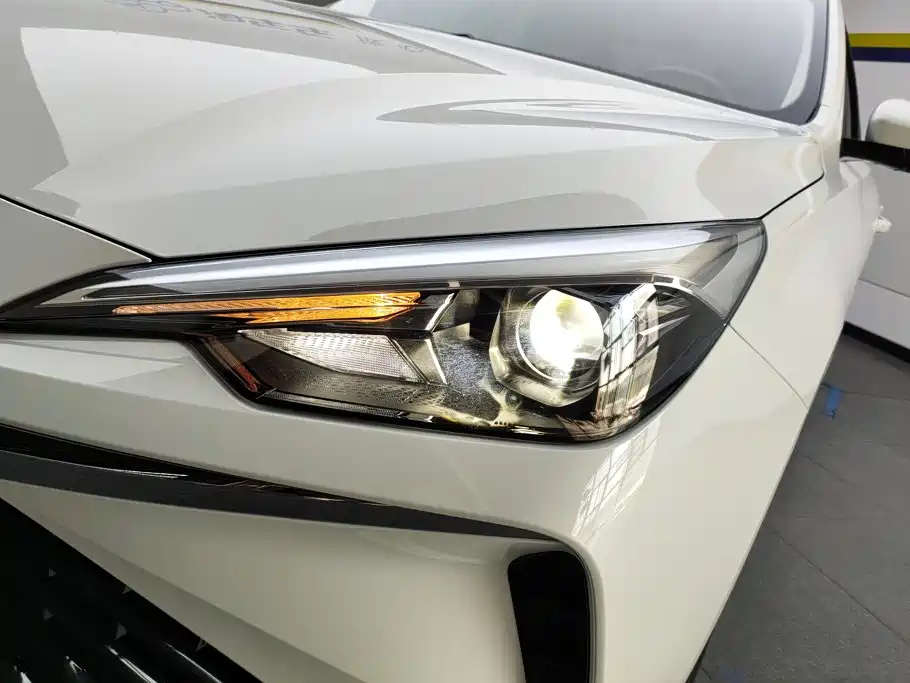 Roewe i5 — фото 5