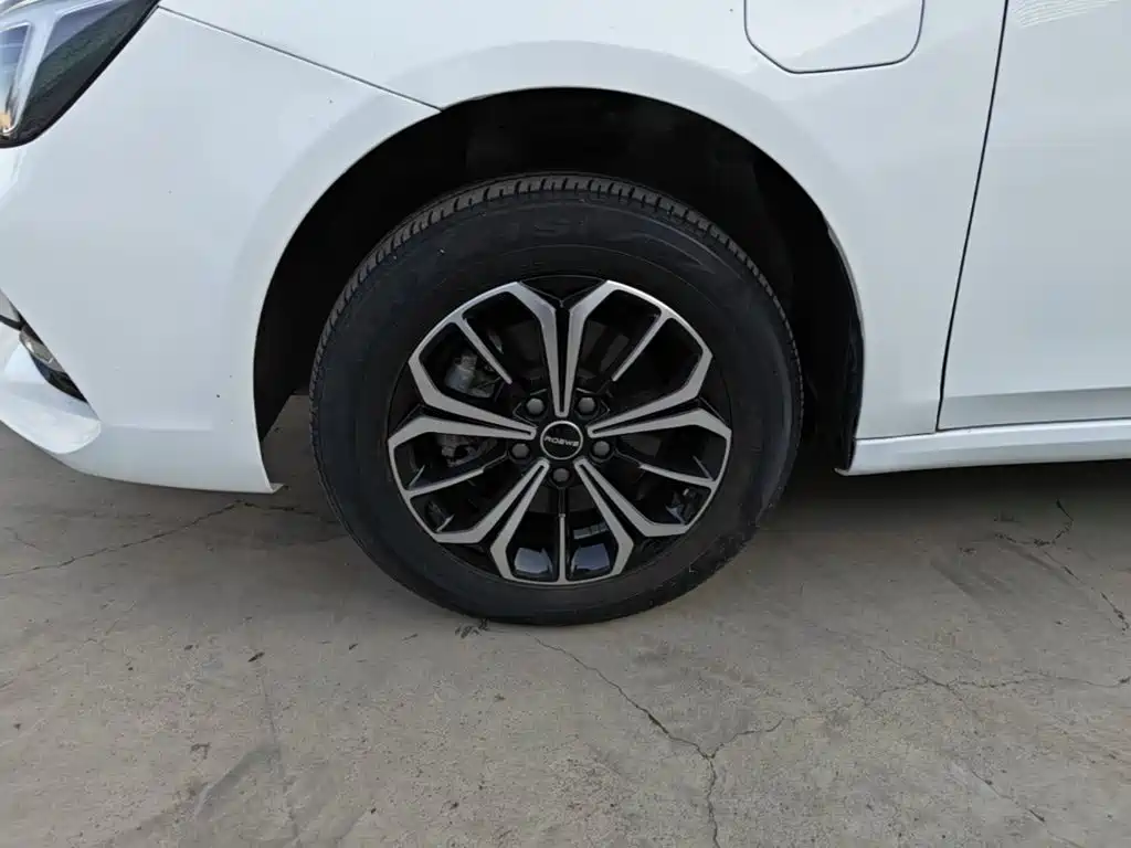 Roewe i6 MAX New Energy — фото 23