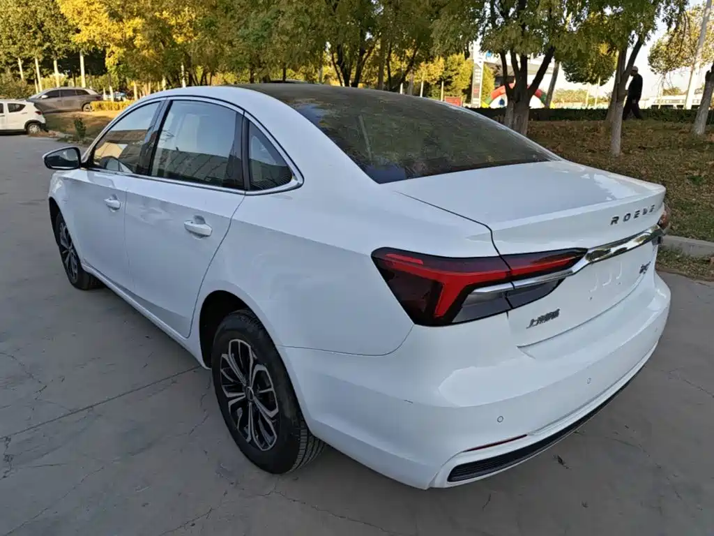 Roewe i6 MAX New Energy — фото 5
