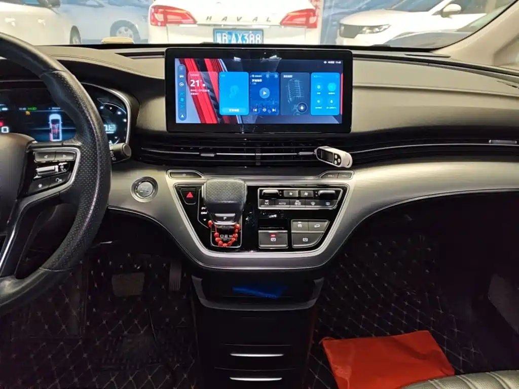 Roewe iMAX8 — фото 13
