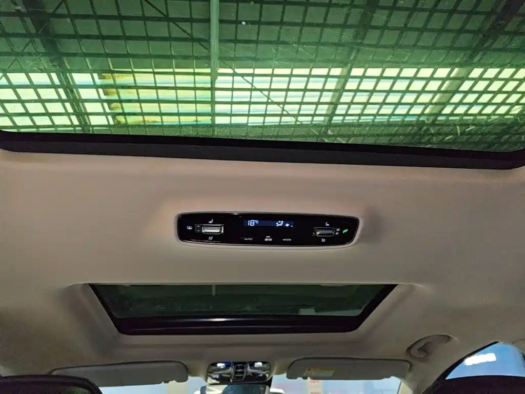 Roewe iMAX8 — фото 18