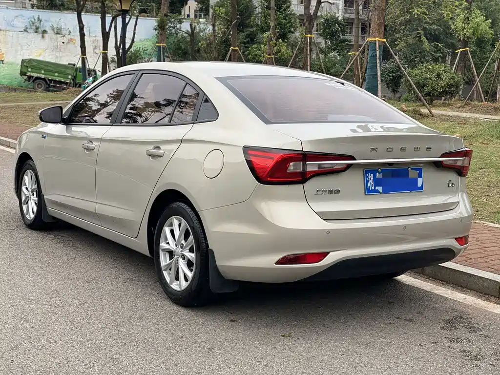 Roewe i5 — фото 5
