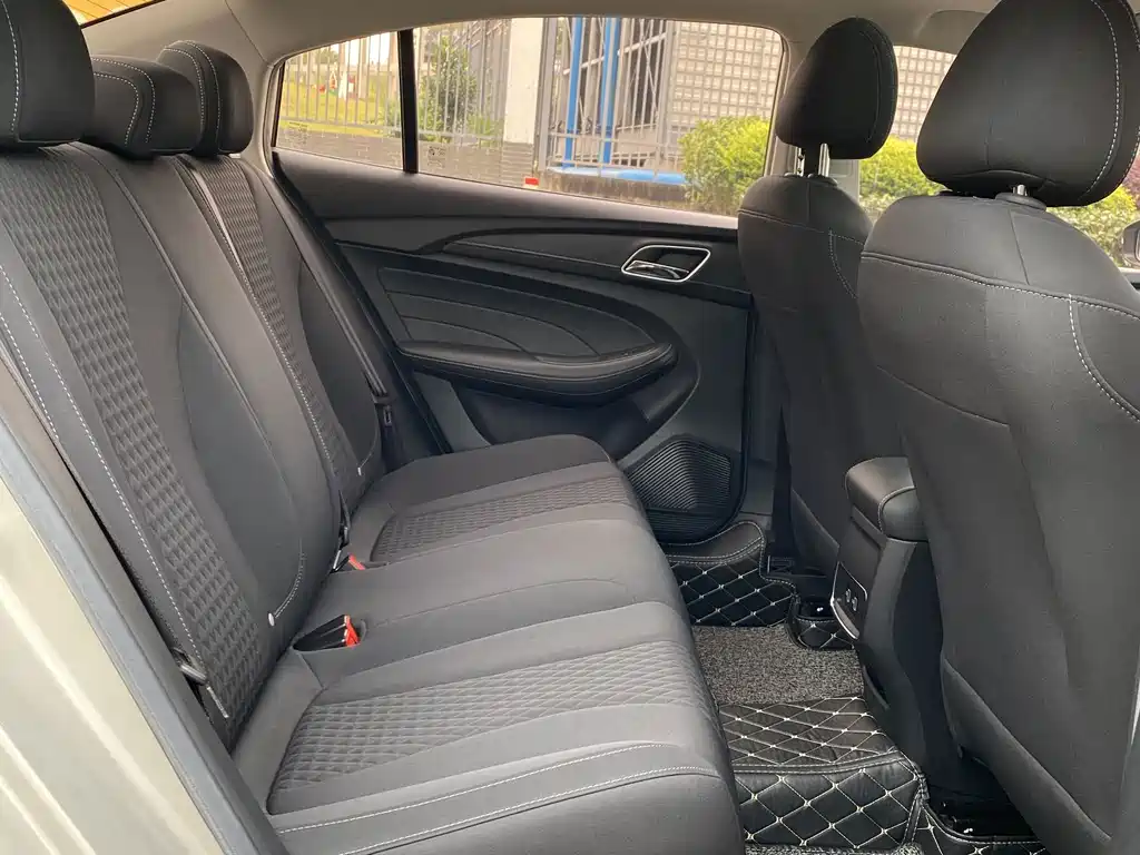 Roewe i5 — фото 10