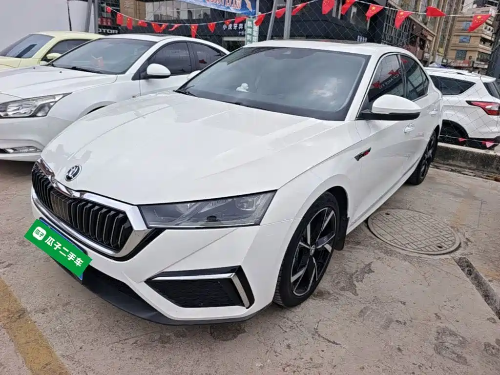 Skoda Octavia — фото 2