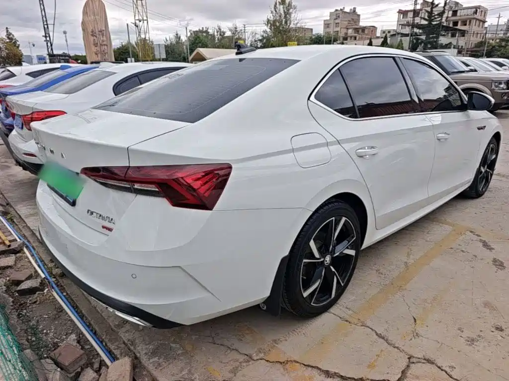 Skoda Octavia — фото 7