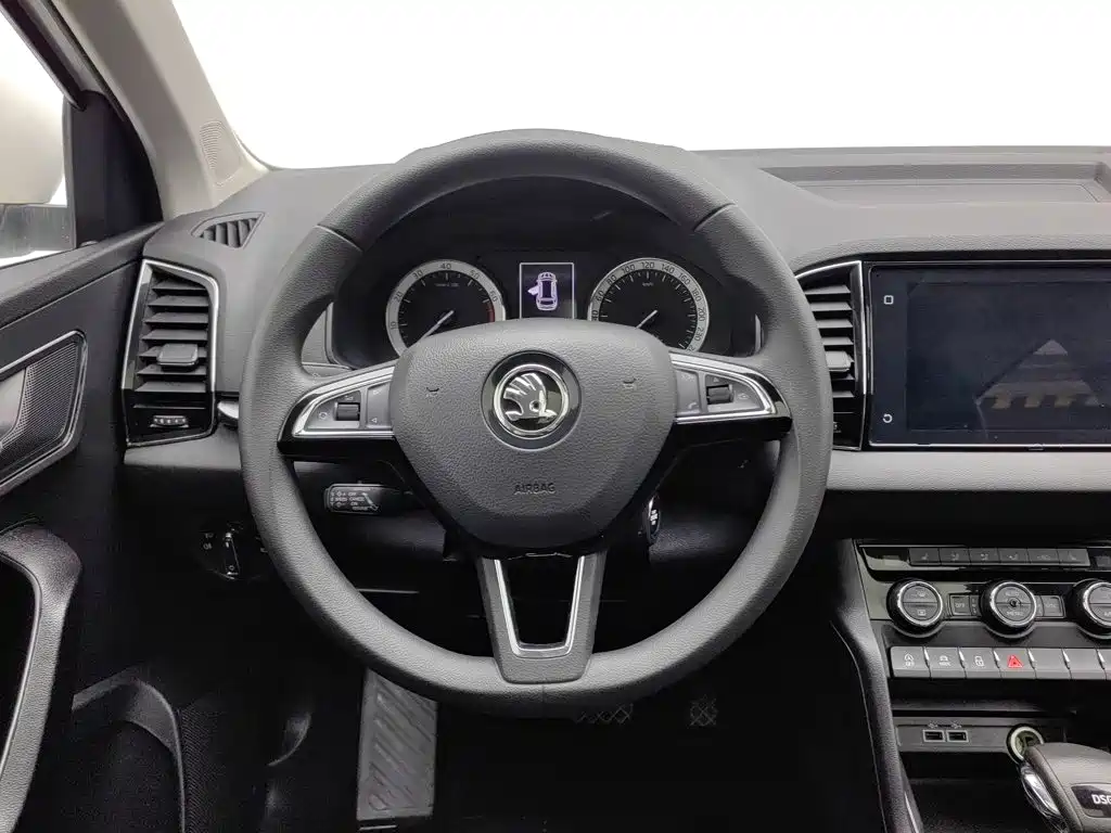 Skoda Karoq — фото 11