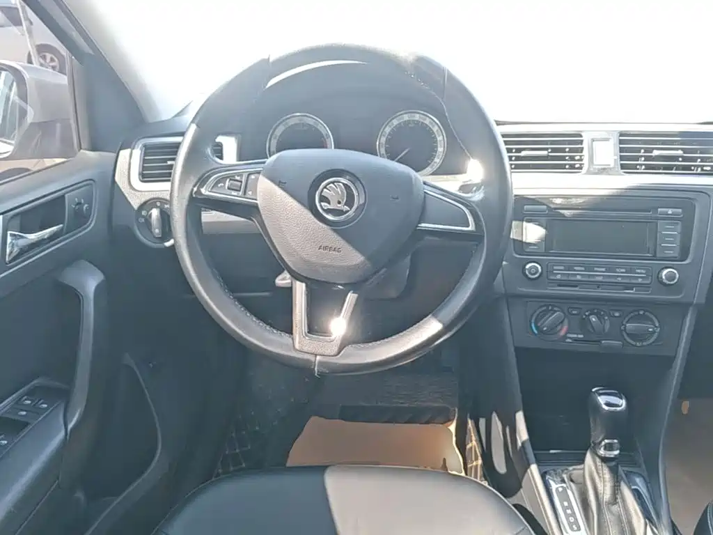 Skoda Rapid — фото 11