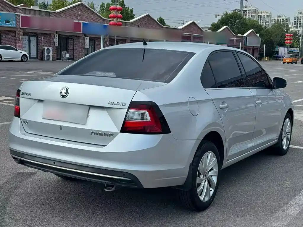 Skoda Rapid — фото 7