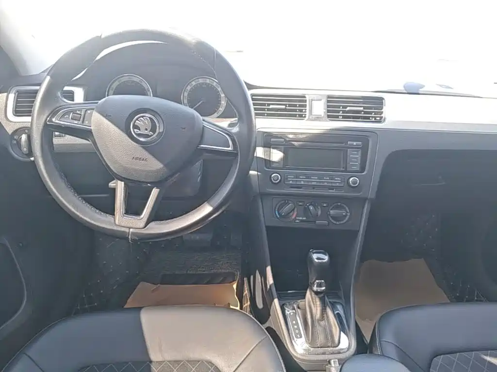 Skoda Rapid — фото 10