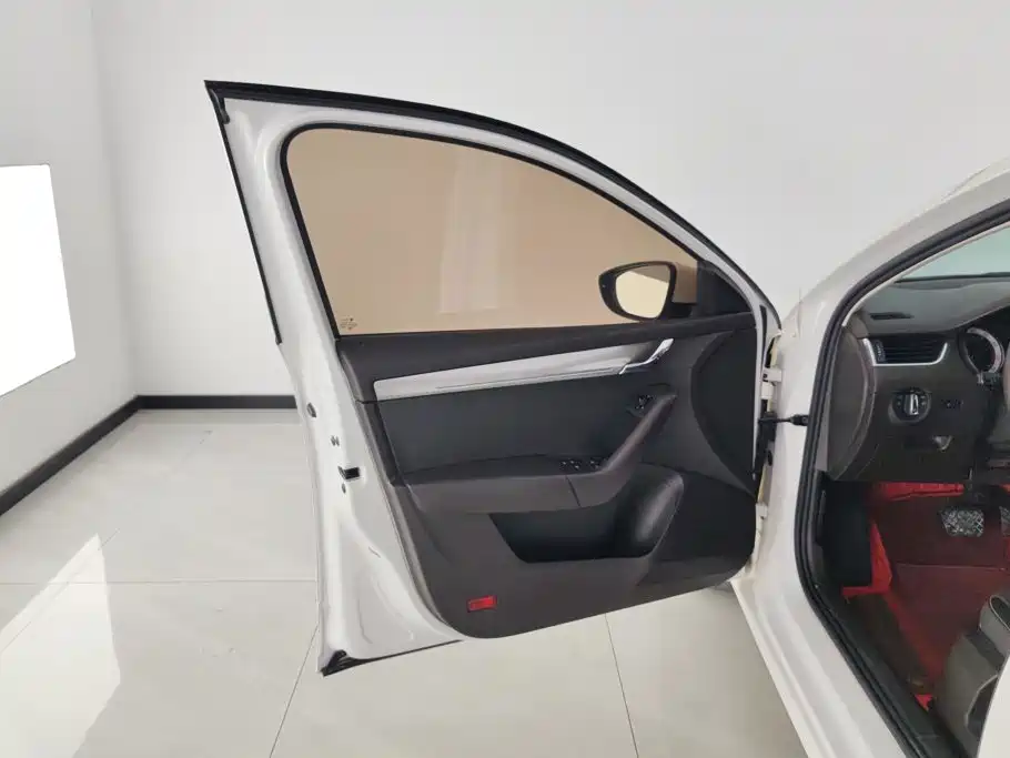 Skoda Octavia — фото 7
