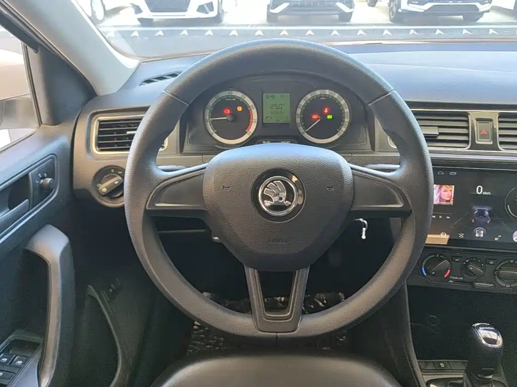 Skoda Rapid — фото 11