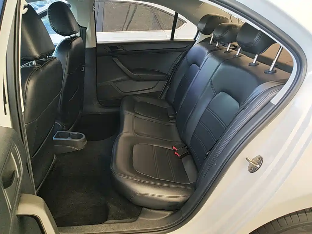 Skoda Rapid — фото 17